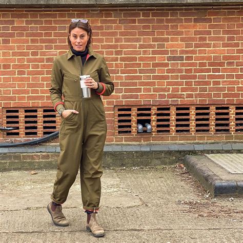 how to wear a boiler suit